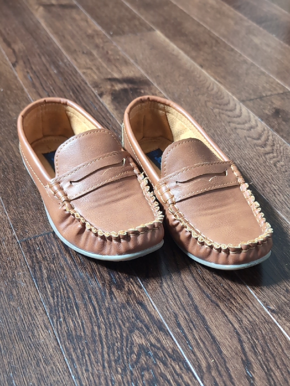 EUC Boys Classic Penny Loafers - Size 13